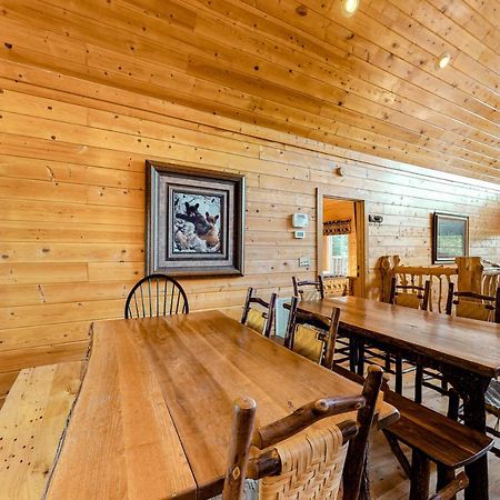 Edge Of The Park Lodge Sevierville Bagian luar foto