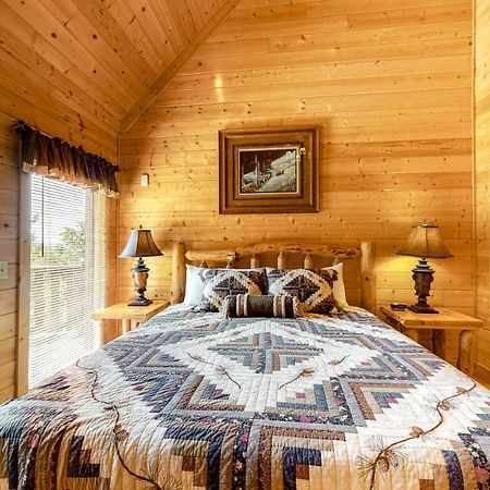 Edge Of The Park Lodge Sevierville Bagian luar foto