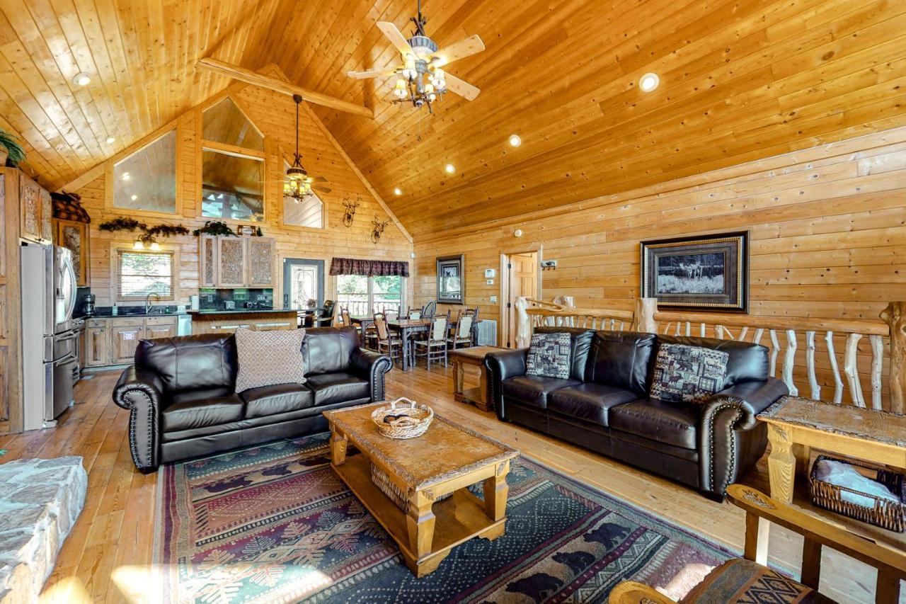 Edge Of The Park Lodge Sevierville Bagian luar foto