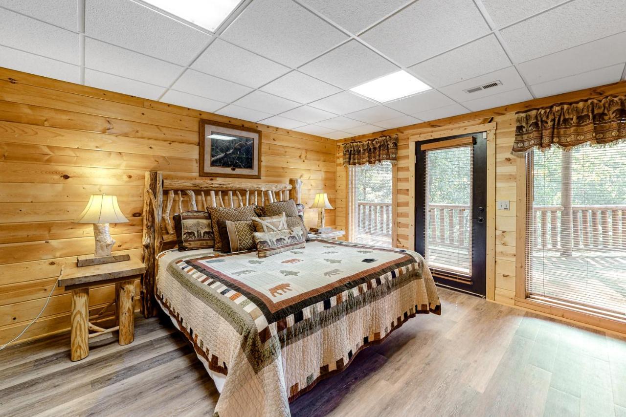 Edge Of The Park Lodge Sevierville Bagian luar foto