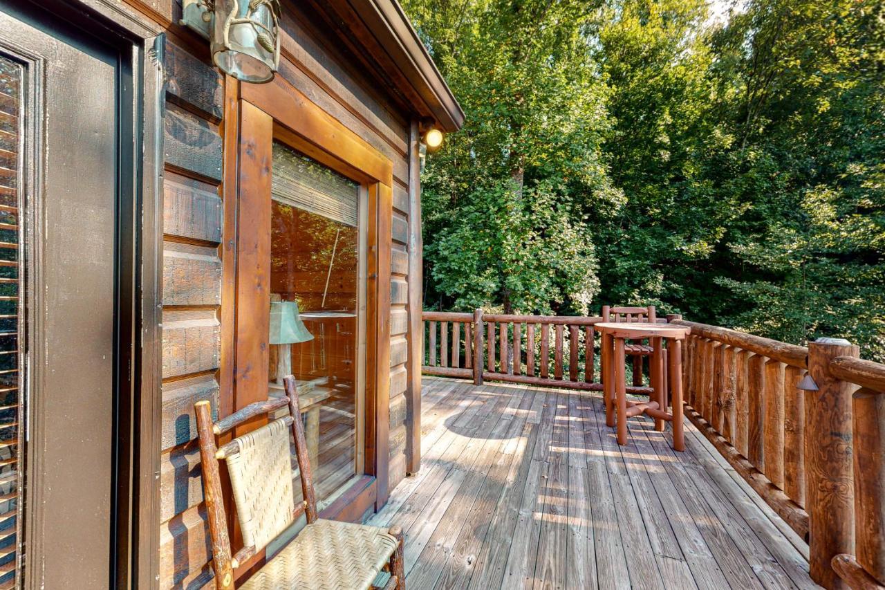 Edge Of The Park Lodge Sevierville Bagian luar foto