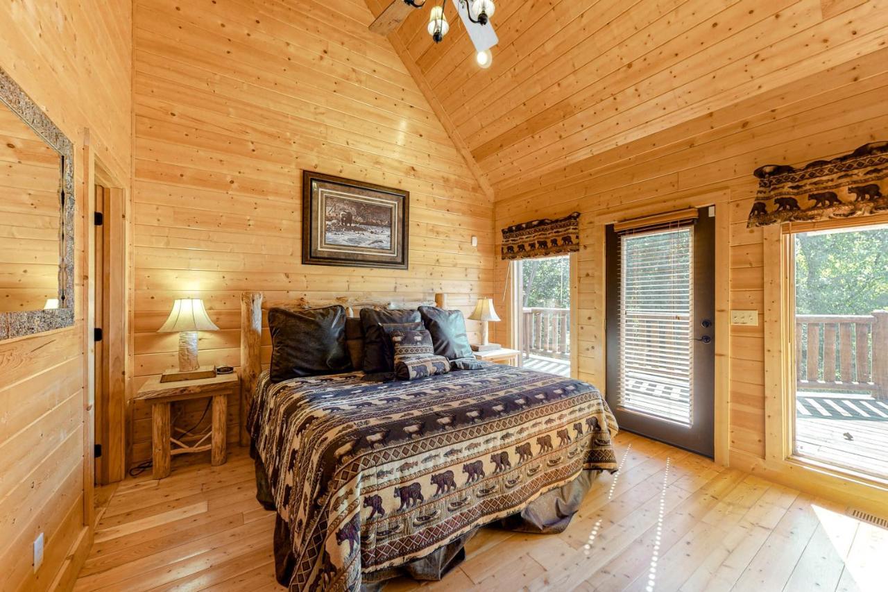 Edge Of The Park Lodge Sevierville Bagian luar foto