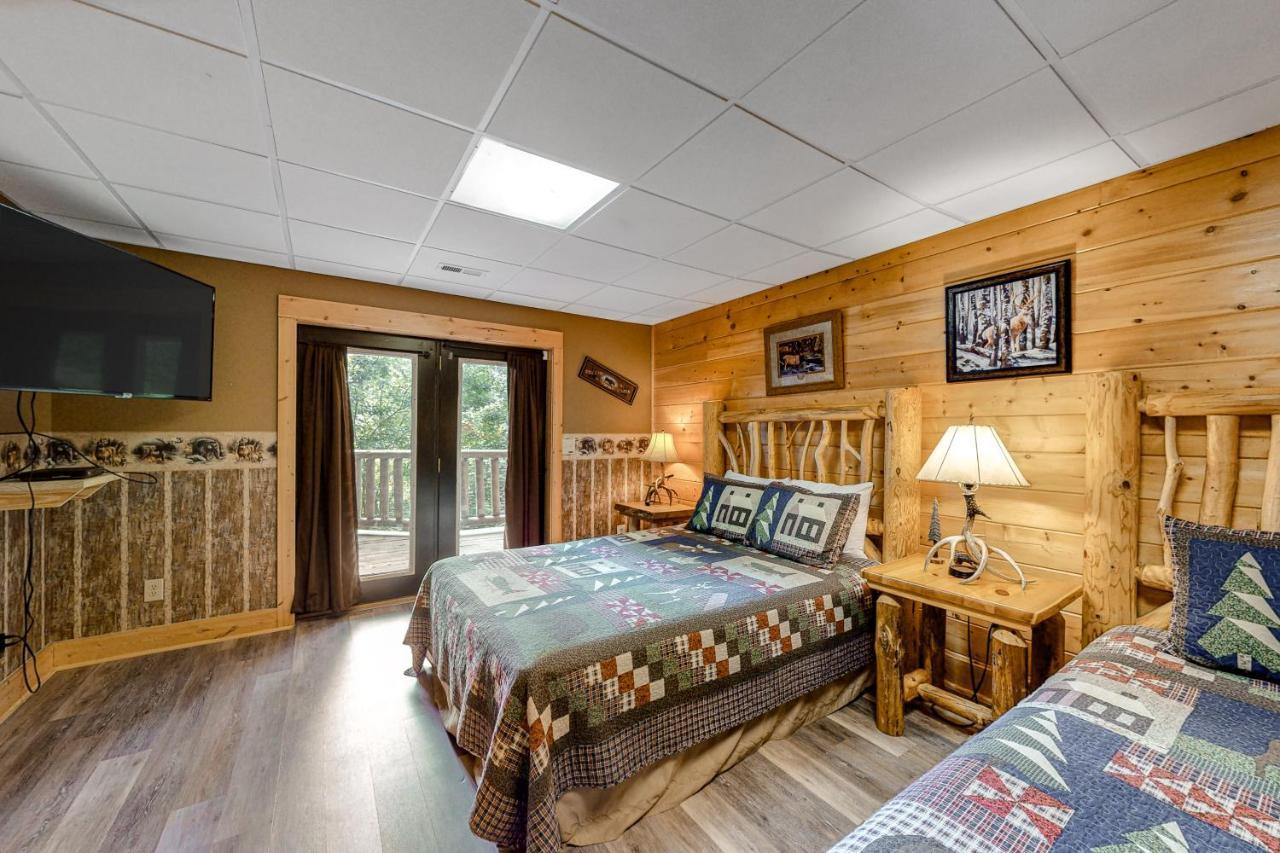 Edge Of The Park Lodge Sevierville Bagian luar foto