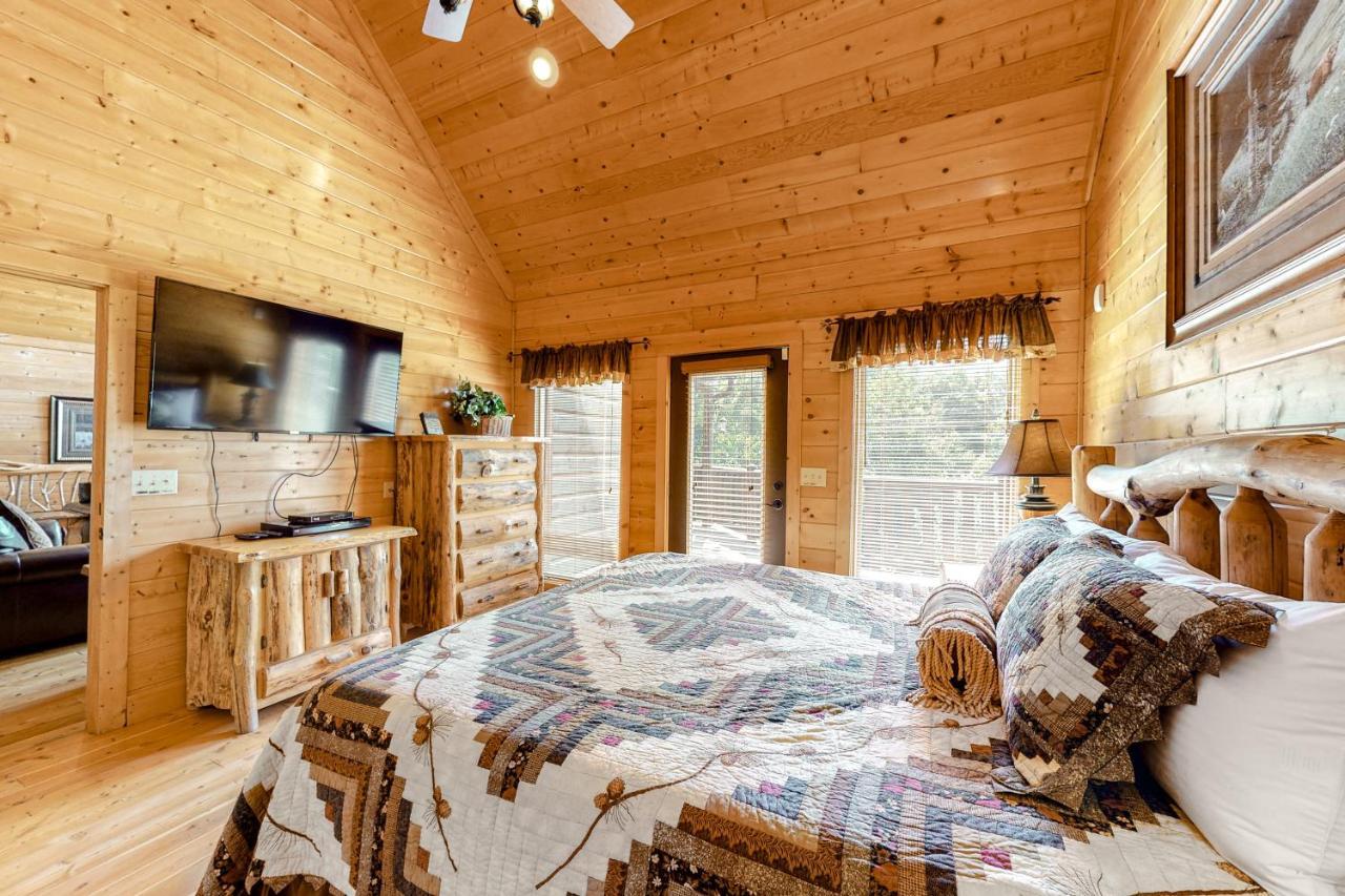 Edge Of The Park Lodge Sevierville Bagian luar foto