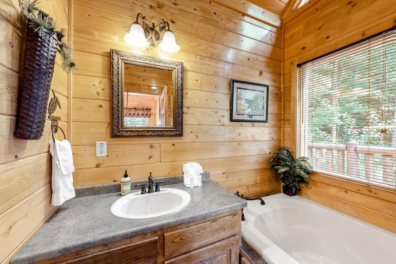 Edge Of The Park Lodge Sevierville Bagian luar foto