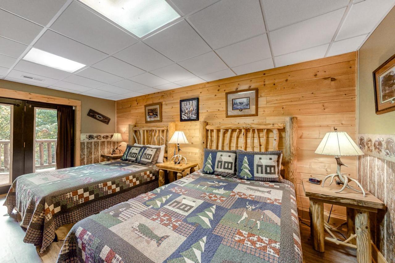 Edge Of The Park Lodge Sevierville Bagian luar foto