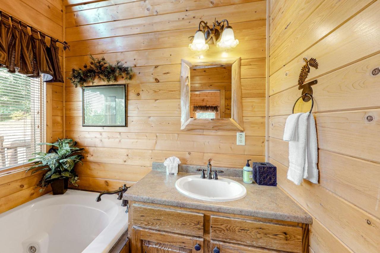 Edge Of The Park Lodge Sevierville Bagian luar foto