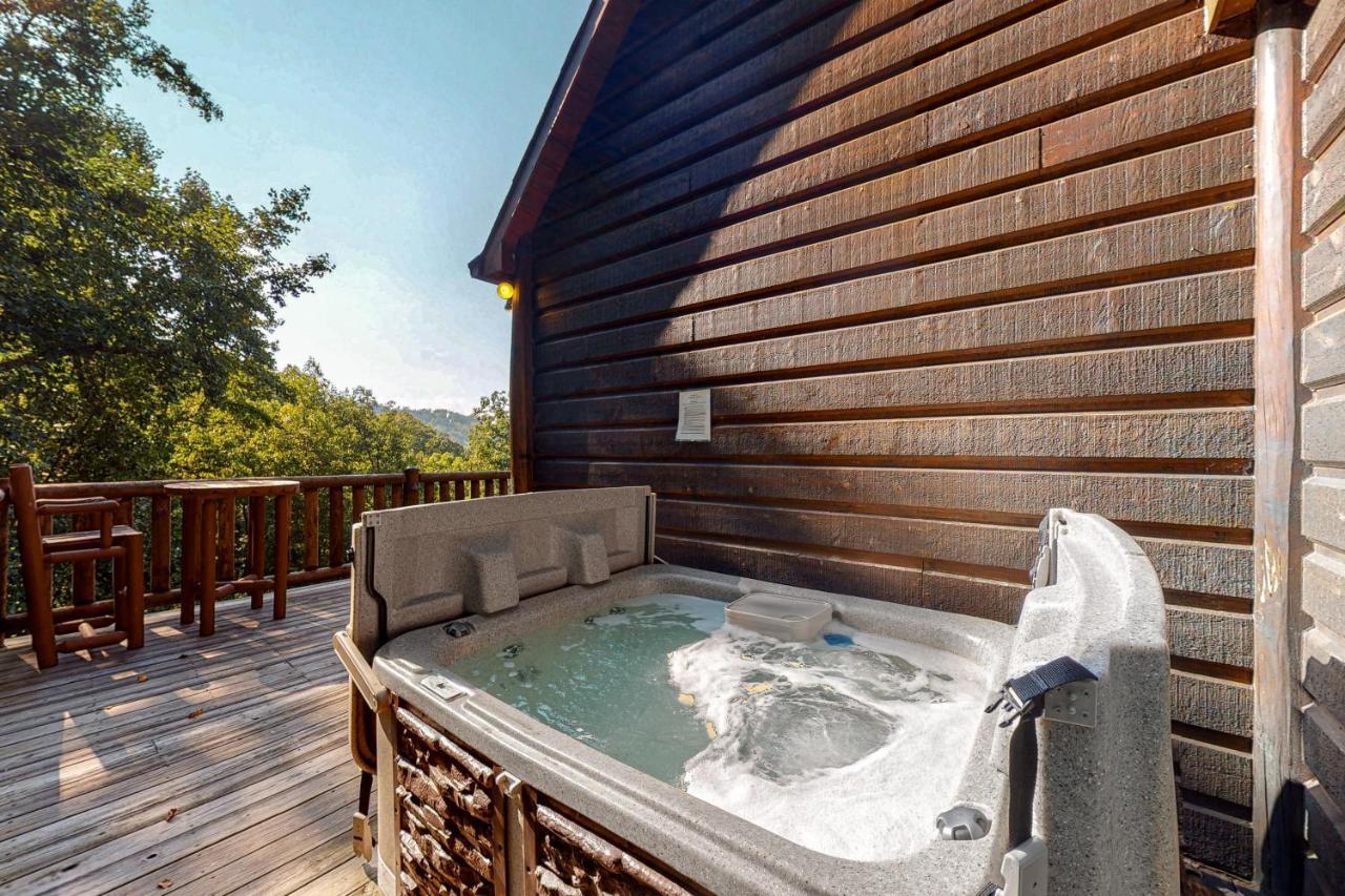 Edge Of The Park Lodge Sevierville Bagian luar foto